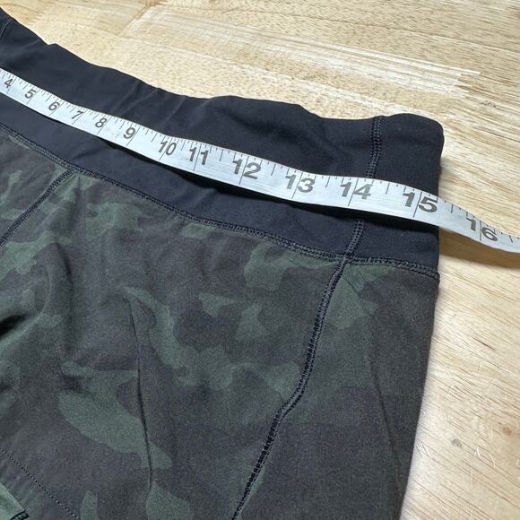 Lululemon Speed Up Short 2.5" Incognito Camo Multi Green Black Women's Sz 4 EUC - Picture 8 of 10